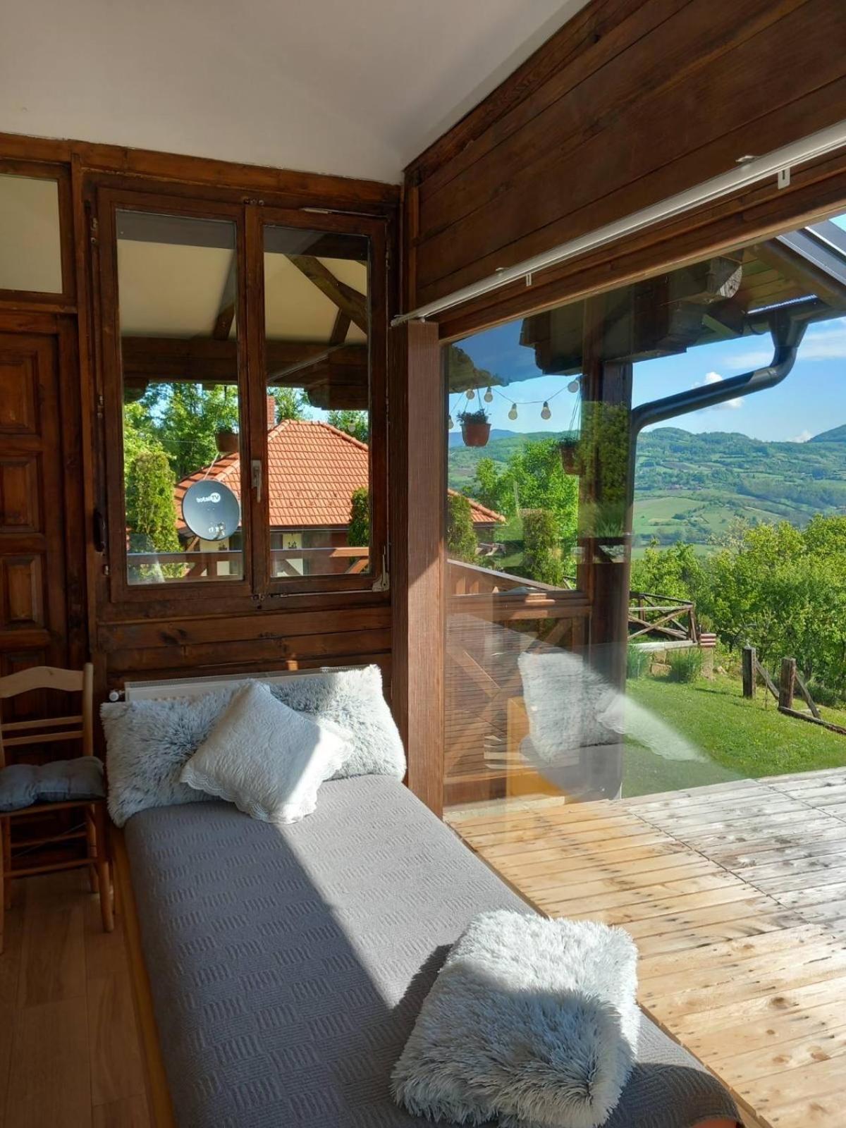 Apartmani Lunija Gornji Milanovac Exterior foto
